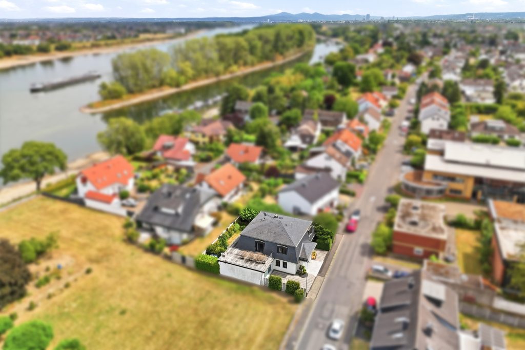Gütelhöfer Immobilien - Immobilienangebot - Bornheim / Uedorf - Alle - Zeitloses Einfamilienhaus in Uedorf. Exklusives Wohnen in Rheinnähe mit hochwertiger Ausstattung!