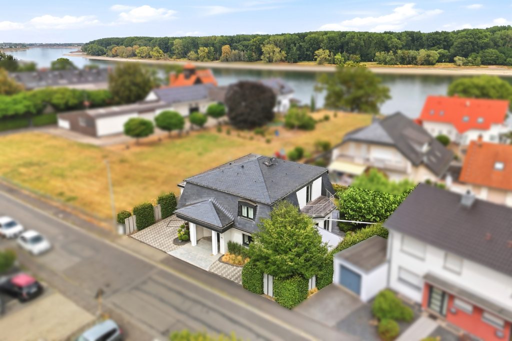 Gütelhöfer Immobilien - Immobilienangebot - Bornheim / Uedorf - Alle - Zeitloses Einfamilienhaus in Uedorf. Exklusives Wohnen in Rheinnähe mit hochwertiger Ausstattung!