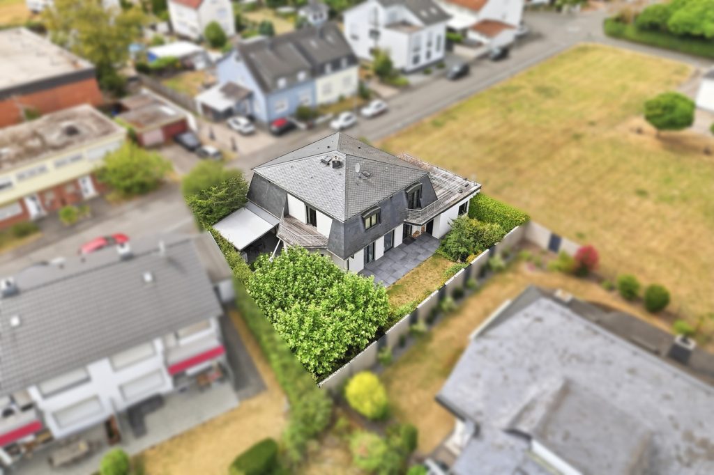 Gütelhöfer Immobilien - Immobilienangebot - Bornheim / Uedorf - Alle - Zeitloses Einfamilienhaus in Uedorf. Exklusives Wohnen in Rheinnähe mit hochwertiger Ausstattung!