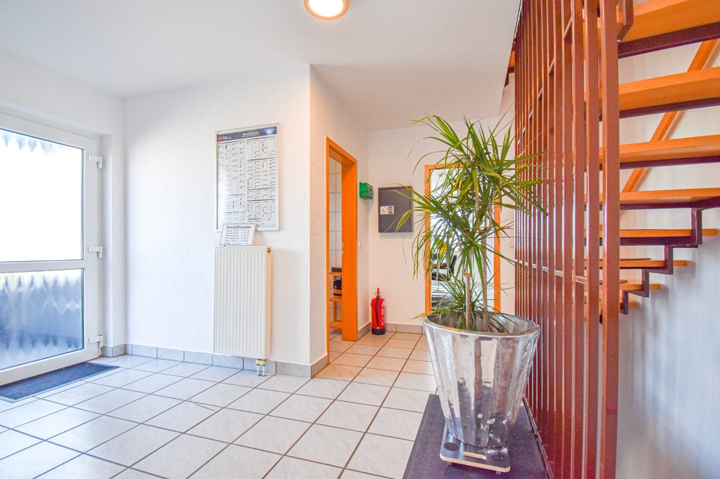 Gütelhöfer Immobilien - Immobilienangebot - Rheinbach - Alle - Attraktive Gewerbeimmobilie mit Bürohaus, Halle und Garten im Rheinbacher Industriegebiet