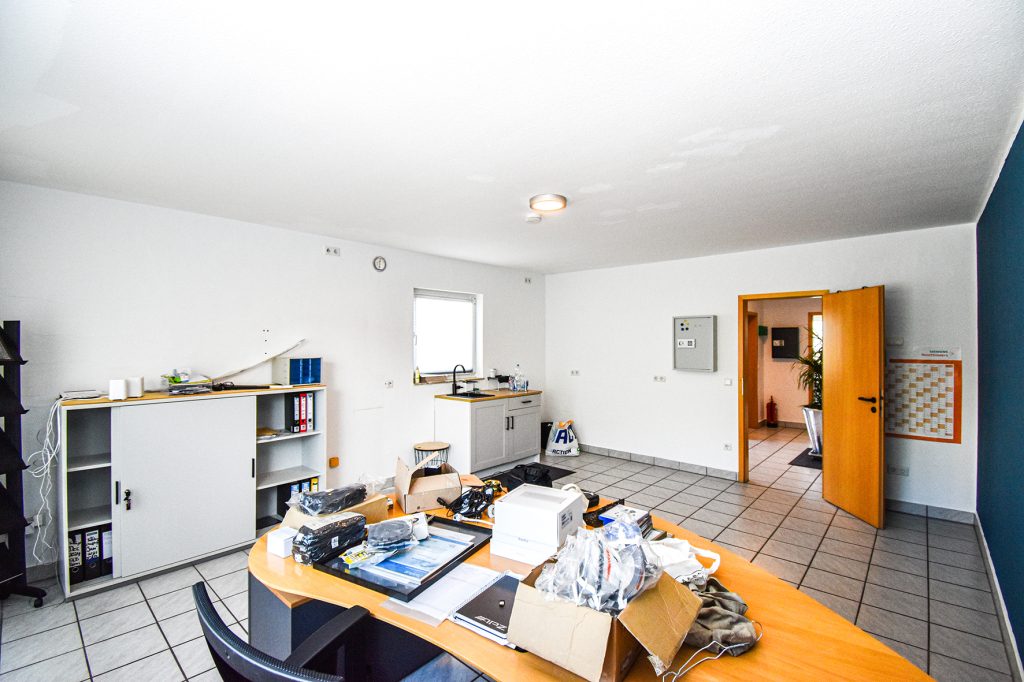 Gütelhöfer Immobilien - Immobilienangebot - Rheinbach - Alle - Attraktive Gewerbeimmobilie mit Bürohaus, Halle und Garten im Rheinbacher Industriegebiet