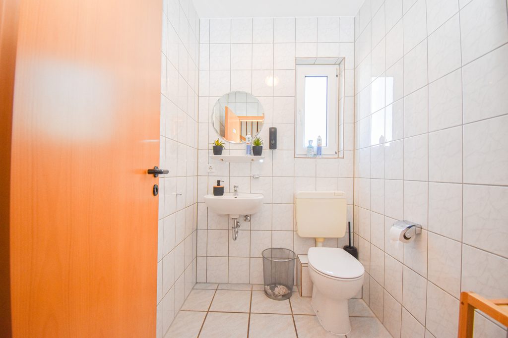 Gütelhöfer Immobilien - Immobilienangebot - Rheinbach - Alle - Attraktive Gewerbeimmobilie mit Bürohaus, Halle und Garten im Rheinbacher Industriegebiet