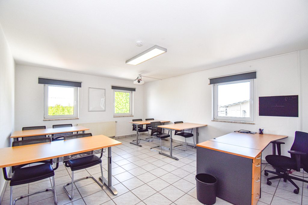 Gütelhöfer Immobilien - Immobilienangebot - Rheinbach - Alle - Attraktive Gewerbeimmobilie mit Bürohaus, Halle und Garten im Rheinbacher Industriegebiet