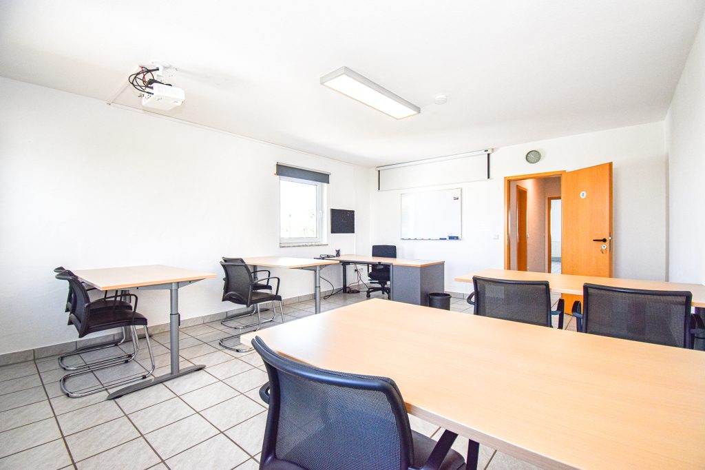 Gütelhöfer Immobilien - Immobilienangebot - Rheinbach - Alle - Attraktive Gewerbeimmobilie mit Bürohaus, Halle und Garten im Rheinbacher Industriegebiet