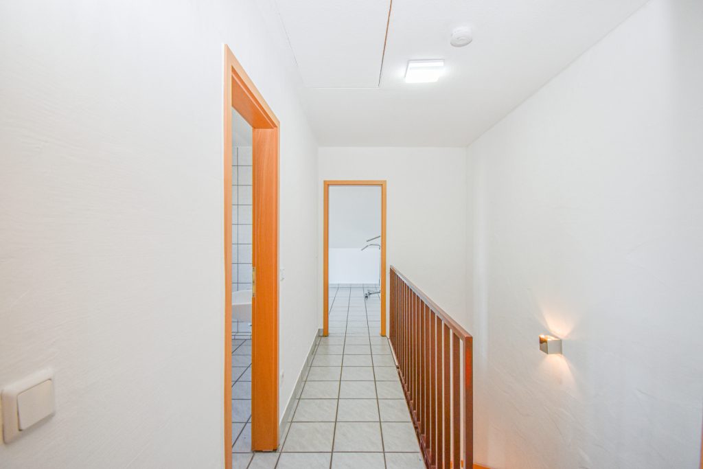 Gütelhöfer Immobilien - Immobilienangebot - Rheinbach - Alle - Attraktive Gewerbeimmobilie mit Bürohaus, Halle und Garten im Rheinbacher Industriegebiet